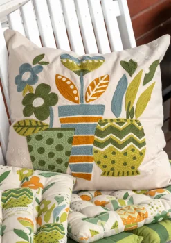 Broderat kuddfodral "Flower pots" i ekologisk bomull
